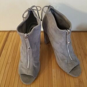 G by Guess Peep Toe Ankle Booties 10M Gray Faux Suede Block 4" Heels‎ Whimsigoth